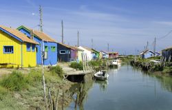 Uno scorcio fotografico dell'isola d'Oleron con i capanni dei pescatori di ostriche, Francia.




