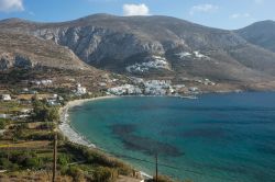 Scorcio fotografico di Amorgos, Grecia. L'isola è situata di fronte alle coste e alle città dell'antica Ionia fra cui Efeso e Mileto.

