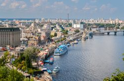 Scorcio fotografico di Kiev da un punto di osservazione sul Dnieper, Ucraina.




