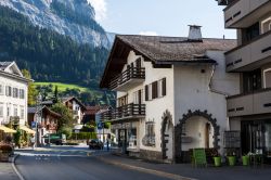 Scorcio panoramico del centro storico di Flims, Svizzera. Questa nota località sciistica costituisce assieme ai Comuni di Laax e Falera il comprensorio dell'Arena Bianca - © ...