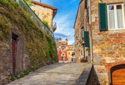 Scorcio panoramico di Montecatini Alto, Pistoia, Italia. Dall'antico castello di origine romanica, situato a 299 metri di altitudine in questa frazione, è nata la città di ...
