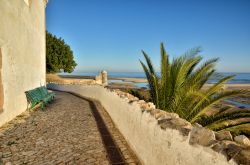 Scorcio panoramico su Cacela Velha, Portogallo - Una bella immagine del paesaggio costiero di questa cittadina nel sud del Portogallo: da non perdere è la zona del Rio Formosa, una fantastica ...