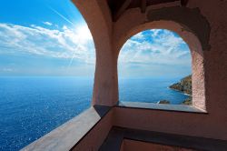 Scorcio panoramico sul mare ligure dalla chiesa della Madonnina della Punta, Bonassola, Liguria, Italia.



