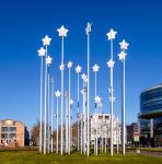 Scultura con 35 stelle in alluminio a Maastricht, Olanda. Si tratta di un monumento realizzato da Maura Biava per commemorare (all'epoca) il decimo anniversario del Trattato di Maastricht, ...