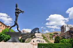 Scultura moderna con cavallo e coniglio alla Cascade di Yerevan, Armenia - © Stanislav Samoylik / Shutterstock.com