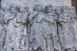 Sculture di carattere religioso in una chiesa ad Ortona (provincia di Chieti, Abruzzo).