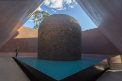 Scultura a New Australian Garden of National Gallery, Canberra - Un igloo al contrario, la punta di un pollice o un omaggio alla geometria? Un po' tutti e tre: nella scultura australiana ...