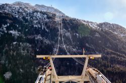 Seggiovia nel resort di Vaujany, Savoia. Questo comprensorio sciistico offre una trentina di piste accessibili tramite 25 impianti di risalita.
