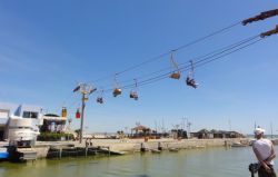 La Transcanal, l'inusuale seggiovia di Palavas-les-Flots, per attraversare il fiume Lez. La seggiovia sulla spiaggia ci porta in America, a Seaside Heights, New Jersey e la sua "Passerella" ...