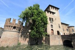 il castello medievale di Fontanellato a Parma ...