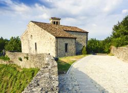 La chiesa di San Martino a Ragogna in Friuli - © Roberta Patat / Shutterstock.com