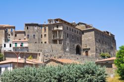 Veduta panoramica sul centro abitato di Montefiascone, Lazio. Le tipiche abitazioni nel cuore della città che presenta il più bel panorama complessivo sul lago di Bolsena - © ...