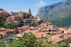 Panorama su Maratea, Basilicata - Unico paese della Basilicata ad affacciarsi sul Mar Tirreno, Maratea viene chiamata anche "la città delle 44 chiese", soprannome dovuto ai ...