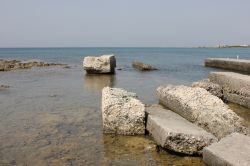 Insenatura rocciosa della costa ionica in Puglia. Siamo a Punta Prosciutto