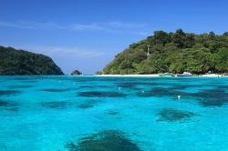 Rock Island  nel mare delle Andamane: fa parte  del  Koh Lanta National Park in Thailandia - © Arnon Polin / Shutterstock.com