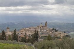Le case in pietra del borgo di Trevi, in provincia di Perugia - © Eder / Shutterstock.com
