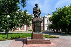 Il monumento a Graf Speransky nella zona della Piazza Kirov a Irkutsk (Russia) - © Julia Kuzenkova / Shutterstock.com