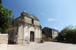 La Chiesa di San Marcello ad Aleria, Corsica - la Chiesa di San Marcello fu fondata intorno al XI secolo sui resti dell'antica diocesi di Aleria, una cittadina non solo ricca di attrazioni ...
