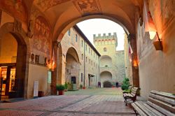 La coorte interna di Palazzo dei Vicari, una delle attrazioni di Scarperia in provincia di Firenze, Toscana