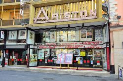 Il teatro Ariston: la culla della canzone italiana - A partire dal 1977, questo famosissimo teatro sanremese ospita la più grande kermesse della canzone italiana: Il Festival di Sanremo, ...
