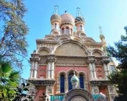 La Chiesa Russa Ortodossa: una chiesa "imperiale" - la Chiesa di Cristo Salvatore, luogo di culto cristiano ortodosso, fu costruita nel 1913 a Sanremo, a poca distanza dal Casinò ...