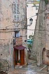 Un vecchio negozio nel quartiere medievale di Bastia, Corsica - © eFesenko / Shutterstock.com

