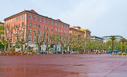 Panorama di Boulevard General de Gaulle a Bastia, Corsica. E' una delle principali piazze cittadine frequentate dai turisti anche se completamente vuota quando piove - © eFesenko / ...