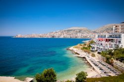 una bella spiaggia lungo la costa di Saranda in Albania