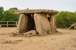 Il Dolmen di Fontanaccia (o Funtanaccia) fa parte dei Megaliti di Cauria, nei pressi di Sartène. È uno dei siti archeologici più suggestivi della Corsica - foto © ...