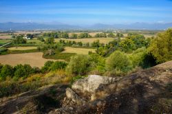 Un paesaggio di campagna nei pressi di Aleria, Corsica - la cittadina di Aleria, che anticamente fu capitale della Corsica, si trova nella microregione della Costa Serena, nell'estremo nord ...