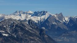 Schesaplana, la montagna delle Alpi Svizzere, si può ammirare dalla cittadina di Maienfeld - © Ursula Perreten / Shutterstock.com