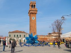 La Torre Civica di Murano e la Cometa di Vetro - la Torre Civica di Murano, sita nella splendida piazza Campo Santo Stefano, fu costruita in stile medievale alla fine del XIX secolo, sulle ...