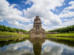 Veduta del Voelkerschlachtdenkmal di Lipsia, Germania. Il Monumento alla Battaglia delle Nazioni è stato disegnato dall'architetto tedesco Bruno Schmitz nel 1913.  