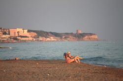 La spiaggia di Lavino, frazione del comune di Anzio nel Lazio - © EyeSeeMicrostock / Shutterstock.com