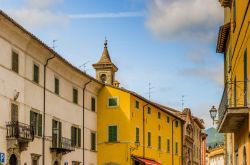 Una piazza nel centro di Tredozio, Romagna