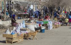 Commercianti nella medina Khiva, la città UNESCO dell'Uzbekistan - © posztos / Shutterstock.com