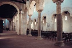 Interno della Cattedrale di Santa Maria Assunta a Gerace in Calabria - © Polonio Video / Shutterstock.com