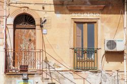 Scorcio di una casa a Castel di Tusa in Sicilia - © Marco Crupi / Shutterstock.com