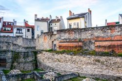 Fortificazioni storiche nel centro della città ungherese di Sopron.




