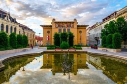 Il teatro Petofi nella città di Sopron, Ungheria. La facciata del più importante centro di cultura della cittadina ungherese.



