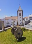 Porto Santo, Madeira: il campanile della chiesa di Nossa Senhora da Piedade, nel centro del capoluogo Vila Baleira - foto © Karol Kozlowski / Shutterstock.com