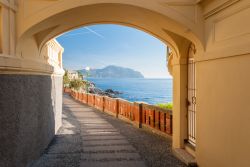 Uno scorcio di Bogliasco, Riviera di Levante: sullo sfondo il promontorio di Portofino