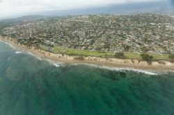 Vista aerea di Santa Barbara e  la sua spiaggia in California