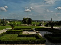 Il parco di Villa Barbaro a Maser in Veneto, provincia di Treviso - © LIeLO / Shutterstock.com