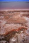 Il dettaglio dei sali colorati nelle Saline di Margherita di Savoia in Puglia