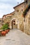 La porta pisana del 1326 nel borgo di Scarlino provincia di Grosseto, Toscana