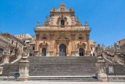 Vista frontale della Cattedrale di Modica in Sicilia, intitolata a San Pietro
