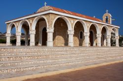 Una chiesa ortodossa nella città di Ayia Napa a Cipro - © Olga Meffista / Shutterstock.com