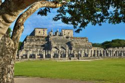 Il Tempio dei Guerrieri a Chichen Itza, Stato del Quintana Roo, in Messico