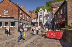 Silver Street con turisti nel centro della città di Durham, Inghilterra, in una giornata di primavera - © travellight / Shutterstock.com